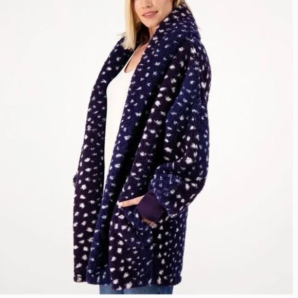 BumbleBella by Jill Martin Sherpa Shawl in Blue and White - Picture 2 of 11